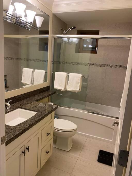 Spacious Modern New Suite 溫哥華 外观 照片